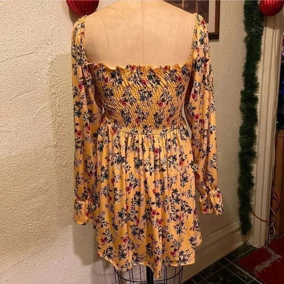 Velvet Torch Los Angeles Smocked Yellow Floral Mini Dress Size M - Picture 7 of 11
